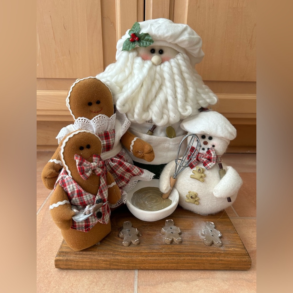 Vintage Christmas Holiday Santa Claus Baking with Gingerbread & Snowman Decor